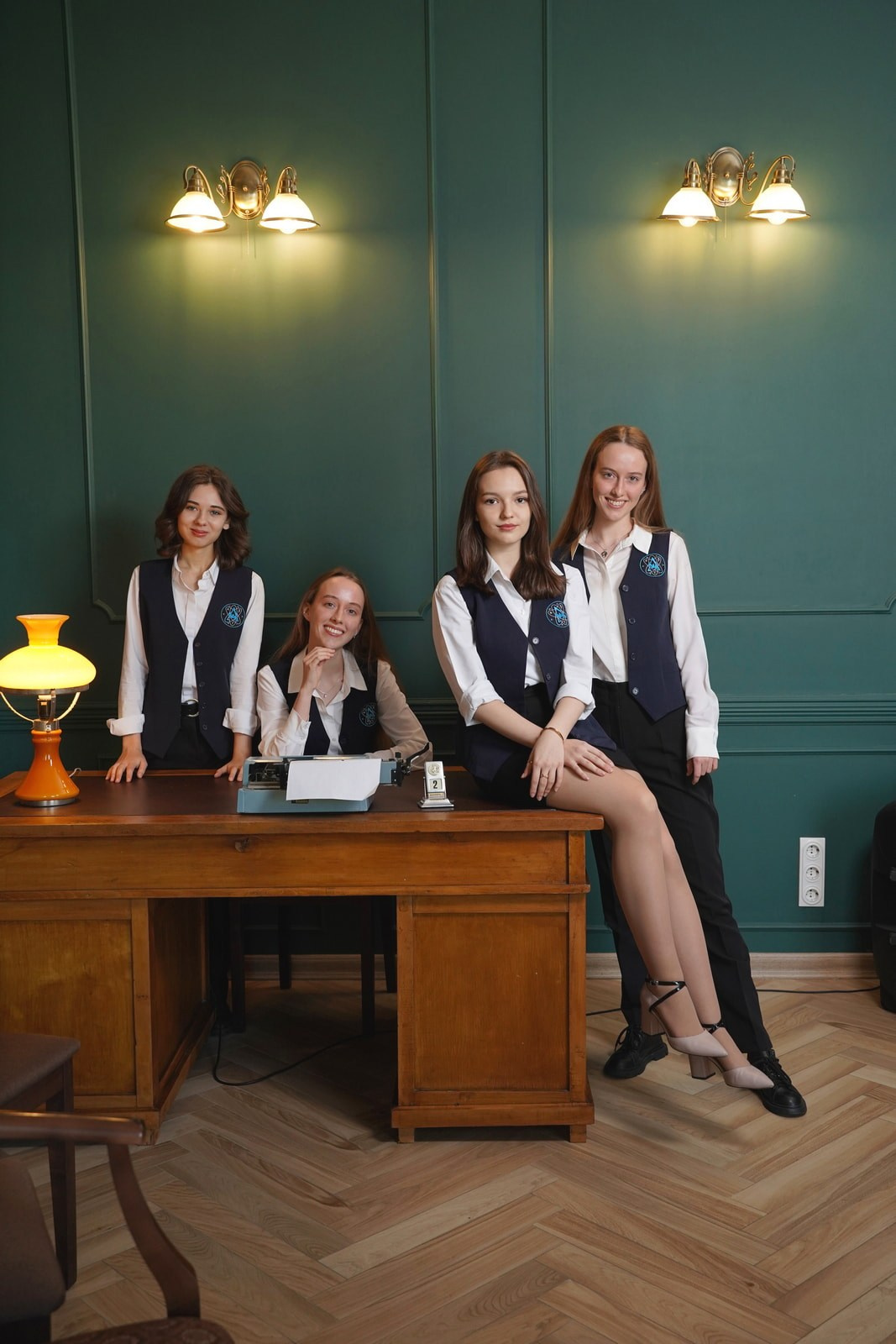 Выпускные альбомы Красноярск: фотосессия в Квартире Академика. СИГМА | Студия выпускных альбомов Красноярск