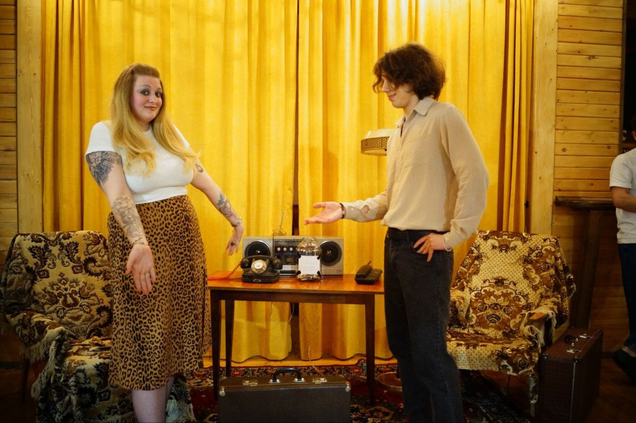 Корпоратив Суши-Рыба в стилистике 90ых. Ведущий мероприятий Илья Копа