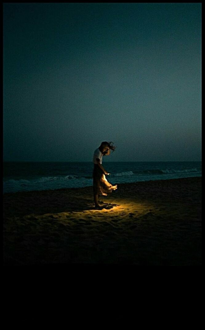 Девушка на берегу