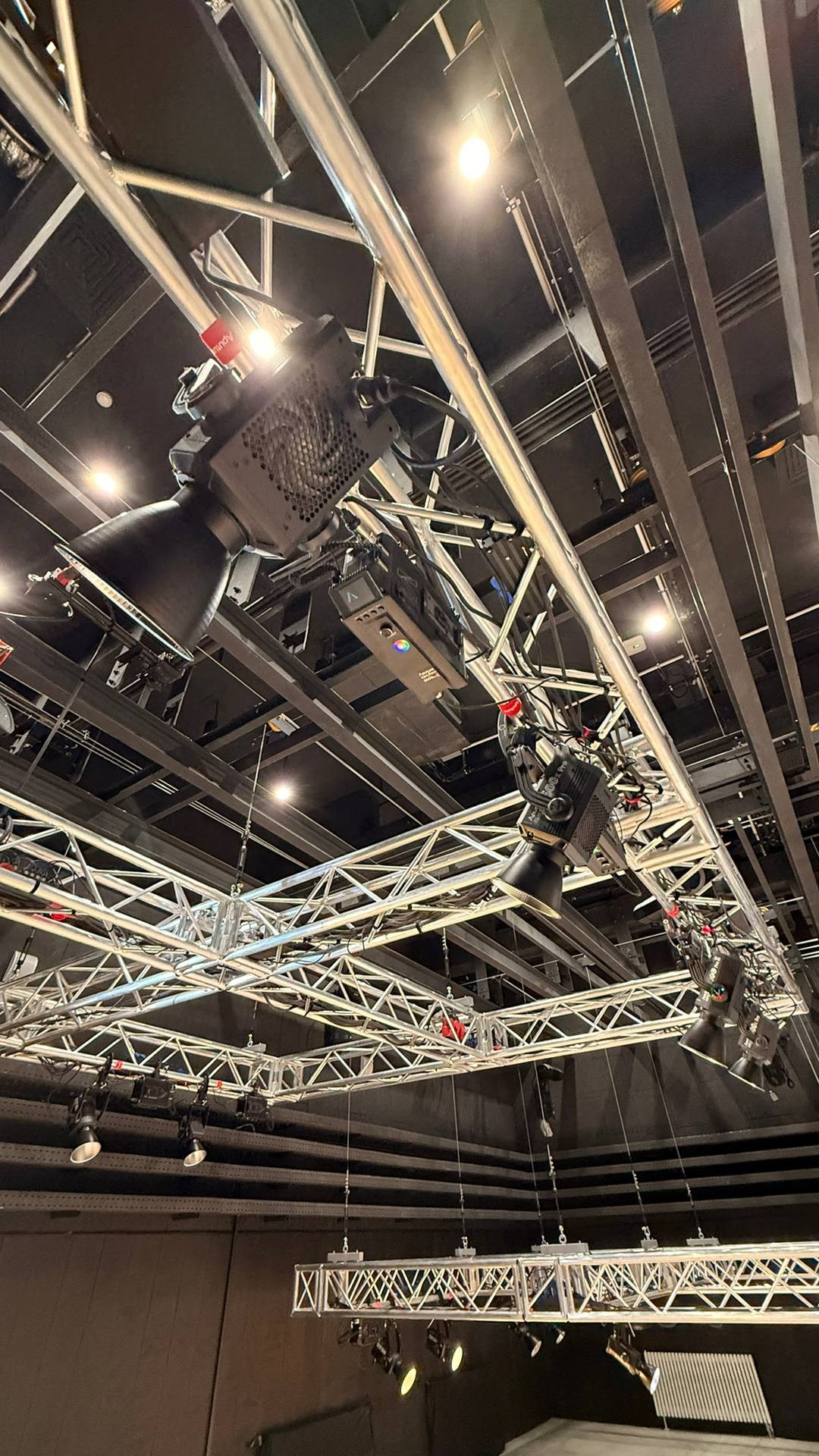 BACKSTAGE GALLERY. «MAK FLAME»