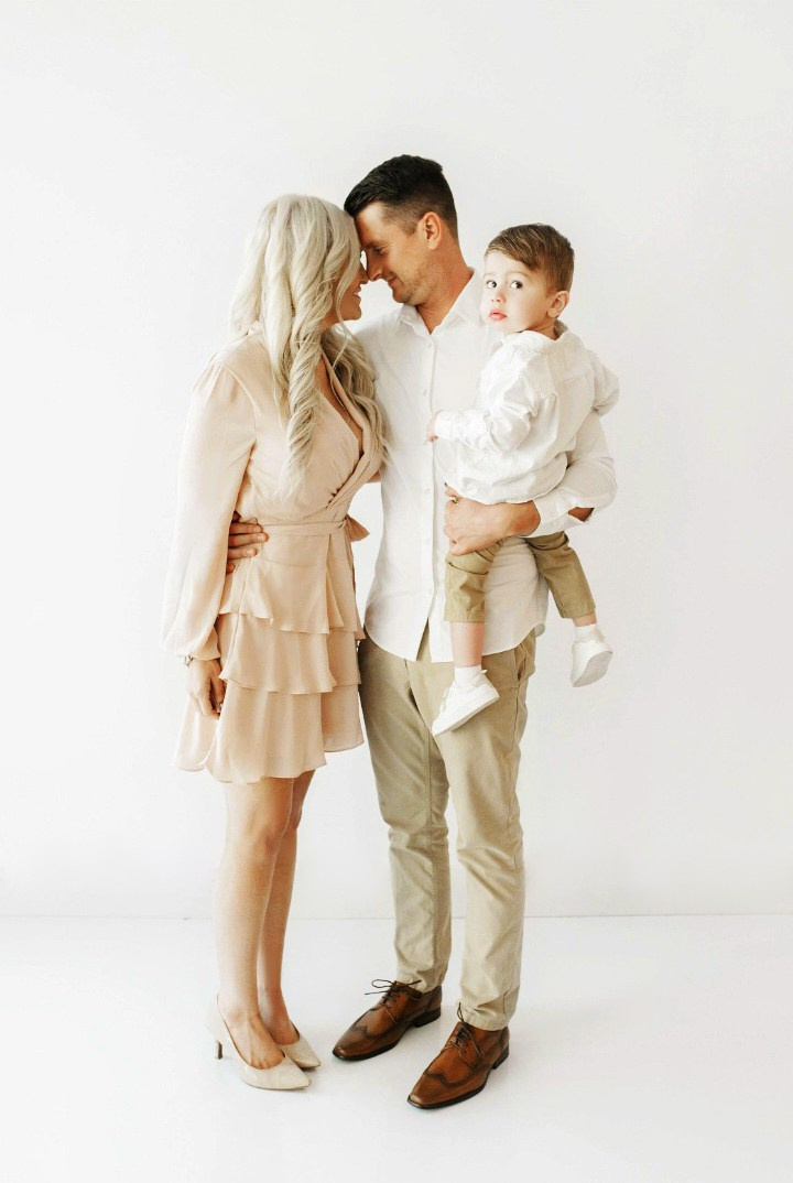 Фотосъёмки с ребёнком. Фотосессия в студии в Москве от профессионального фотографа услуги по доступным ценам