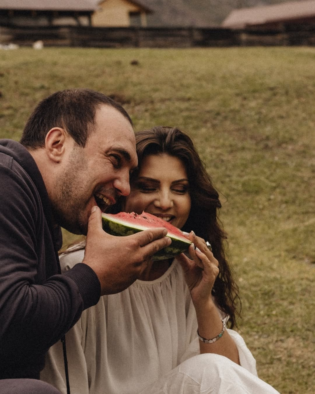 Детали Love Story: нежные прикосновения и химия в кадре