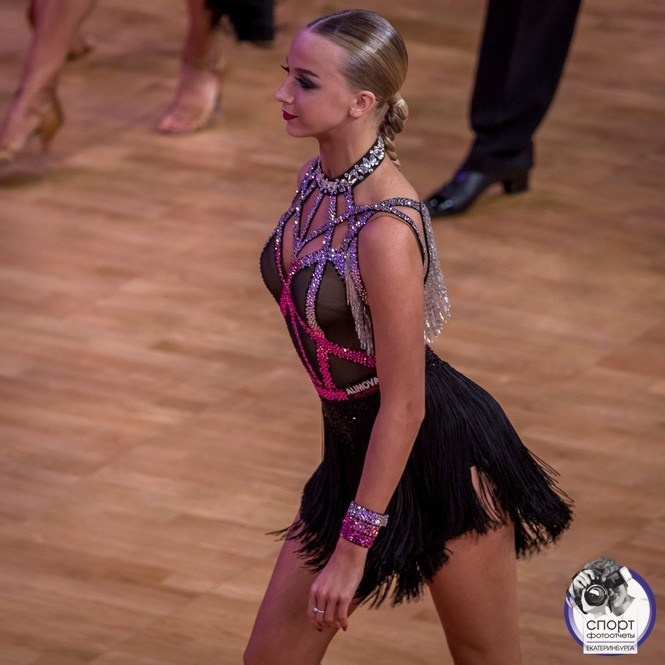 DANCE. Фотограф для маркетплейсов Михаил Бове