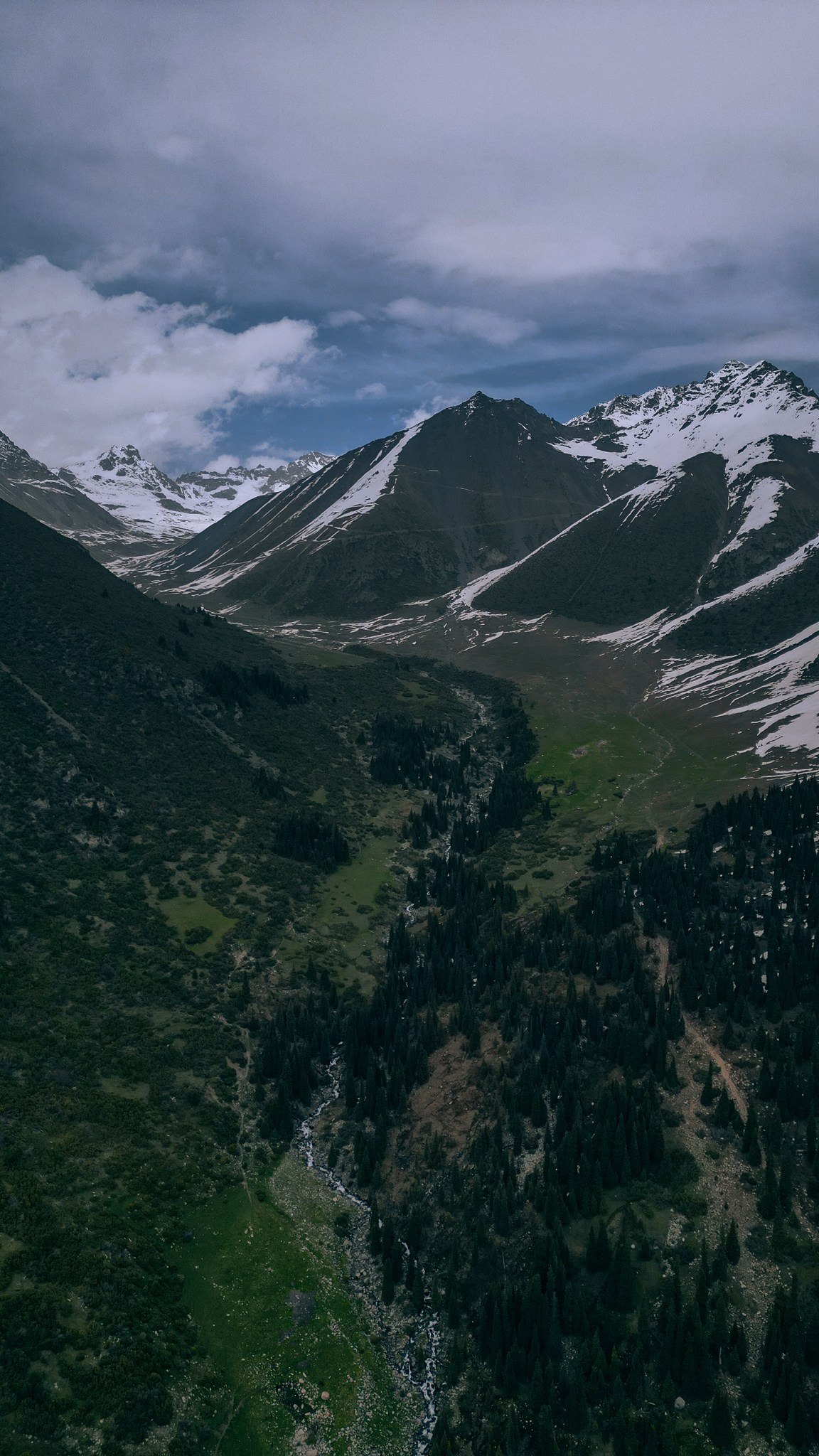 Кыргызстан. Человек с фотокамерой