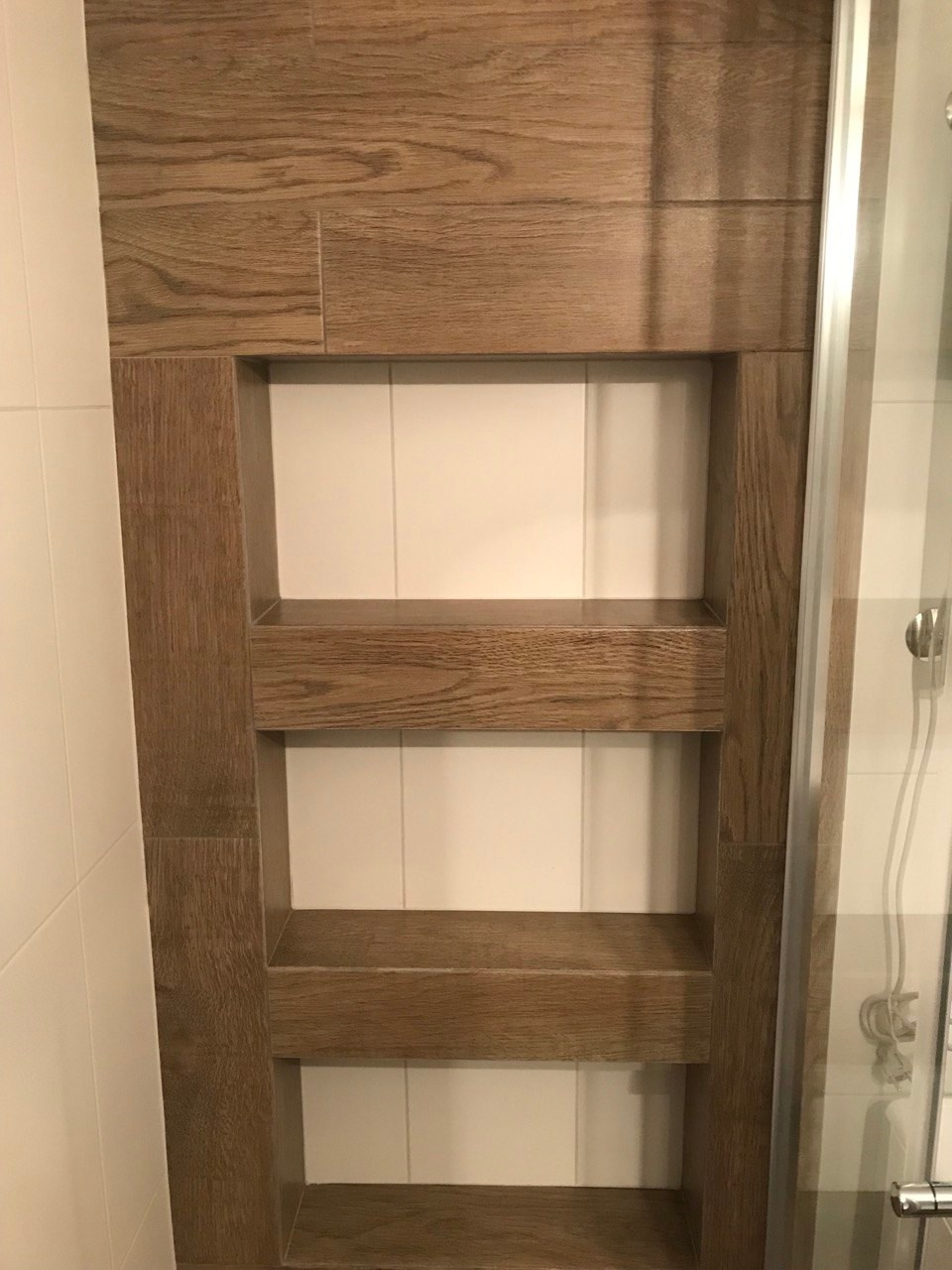 Ванная комната с раздельным туалетом (ул. Х. Бигичева д. 24/45). Ремонт санузла, туалета, ванной под ключ в Казани. Укладка плитки