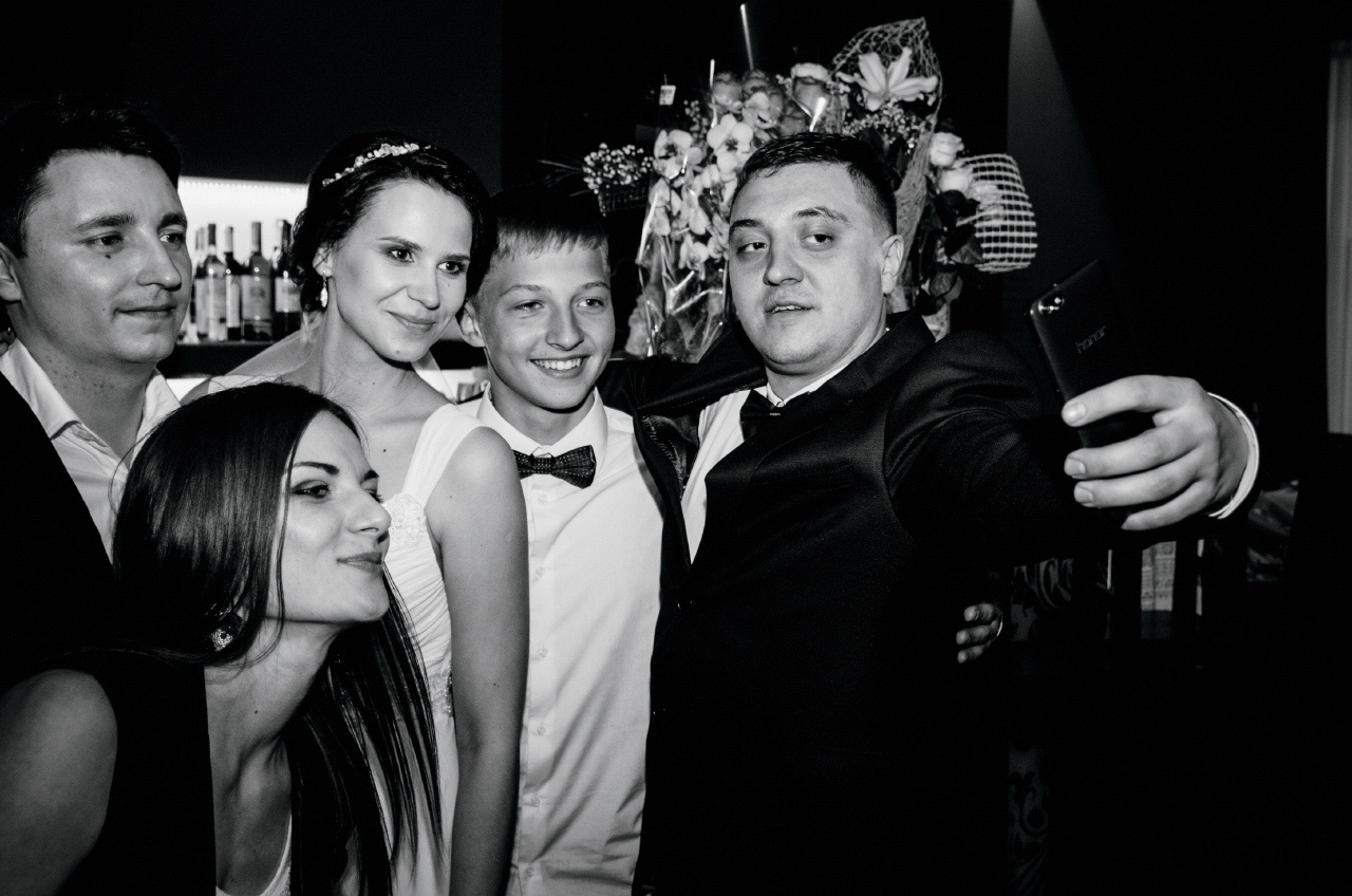 Свадебная фотосъёмка на банкете. Андрей Бортников. Рекламный фотограф в Грузии