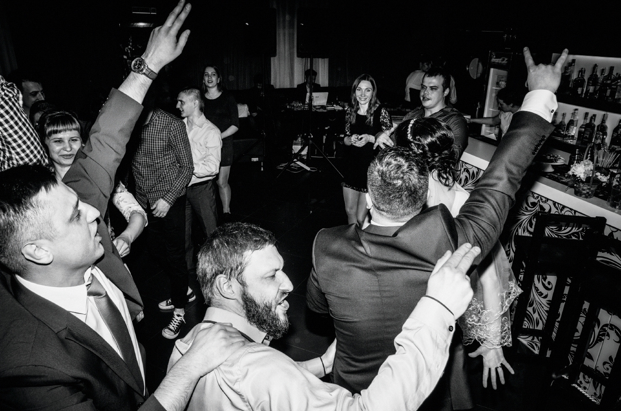 Свадебная фотосъёмка на банкете. Андрей Бортников. Рекламный фотограф в Грузии