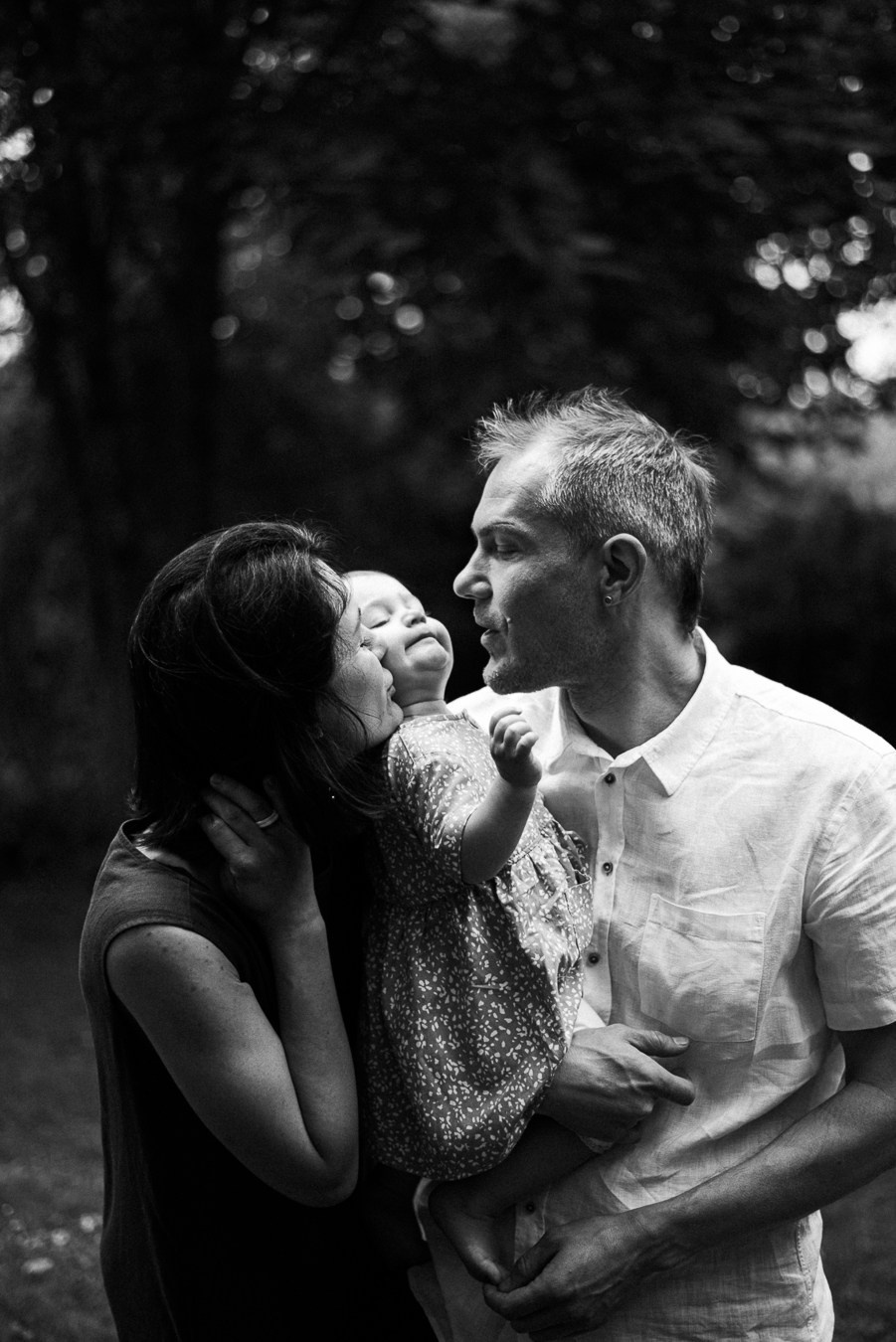 Коля, Ксюша, Саша, Андрей, Кира и бабушки | на даче