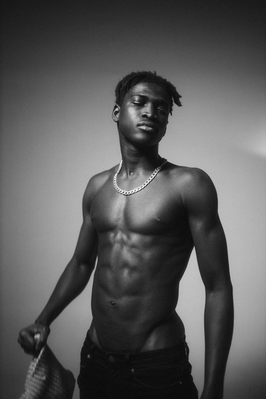 Сизей, 182 см. KED Production — продакшн из СПб. Создаём фото, видео и контент, который помогает брендам и селлерам продавать больше