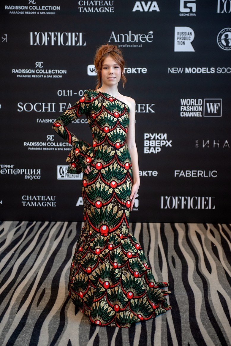 SochiFashionWeek2024 дизайнер Юлия Крылова. Семейный и коммерческий фотограф в Сочи Александр Бодунов
