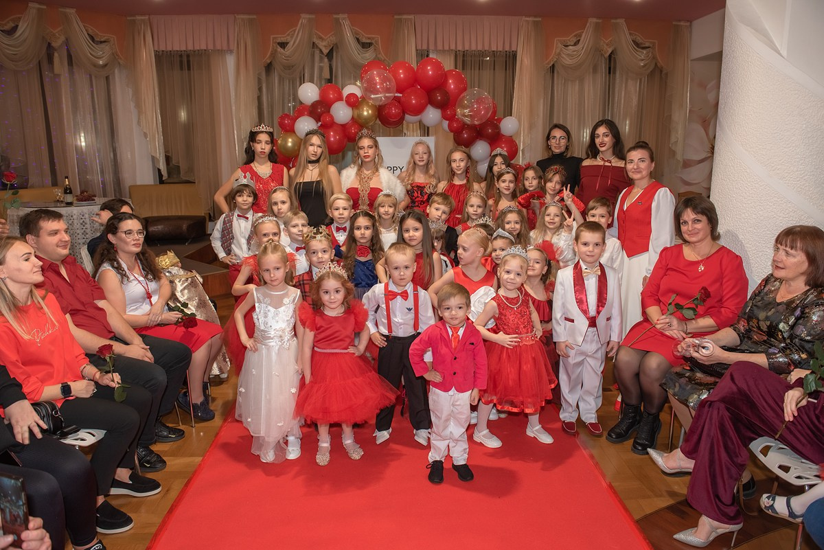 Выпускной в детской школе моделей HAPPYkids 2024. Семейный и коммерческий фотограф в Сочи Александр Бодунов