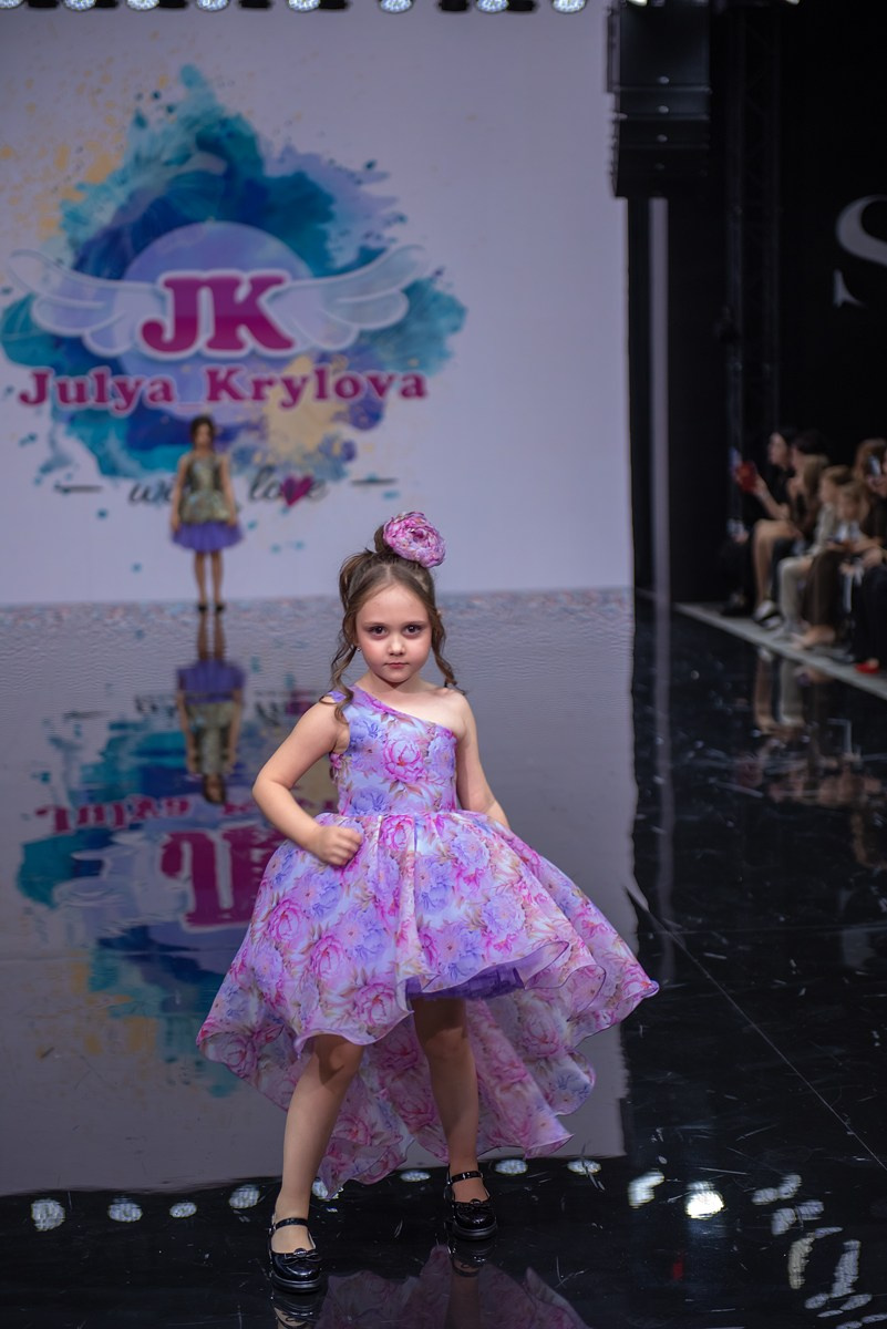SochiFashionWeek2024 дизайнер Юлия Крылова. Семейный и коммерческий фотограф в Сочи Александр Бодунов