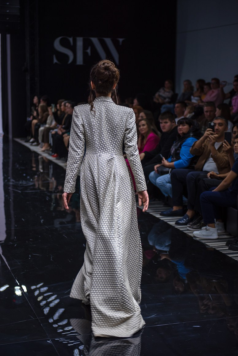 SochiFashionWeek2024 дизайнер Юлия Крылова. Семейный и коммерческий фотограф в Сочи Александр Бодунов