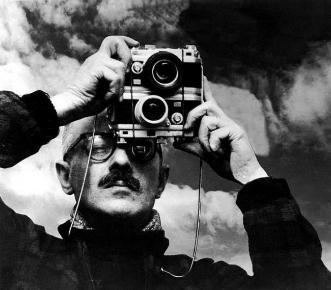 Вилли Рони (1910-2009) — французский фотограф, классик гуманистической фотографии. Работал в Париже и Провансе, запечатлевая повседневную жизнь и атмосферу французских городов.