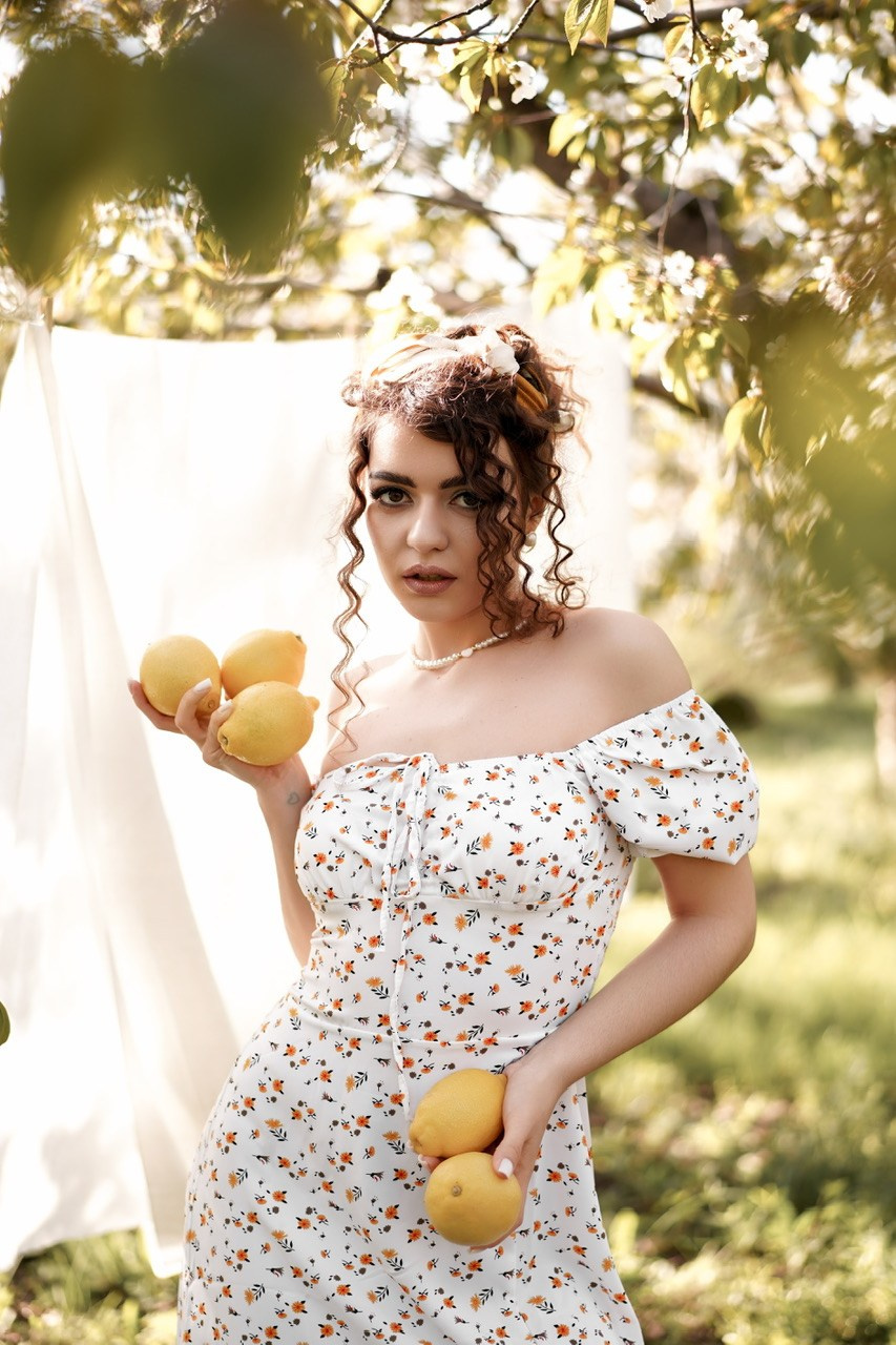 Девушка с лимонами. Свадебный фотограф в Ростове-на-Дону. Таинство Крещения и Венчания, семейные фотосессии. Алёна Чёботова