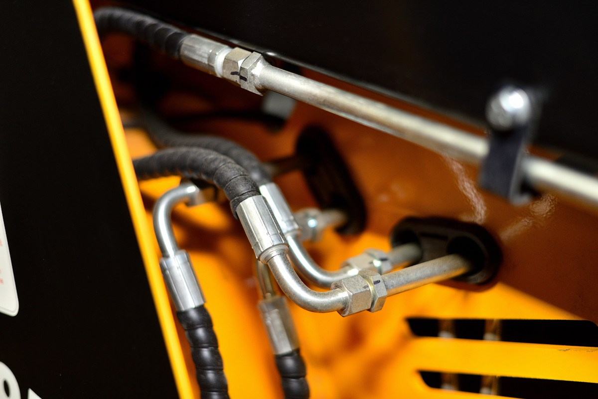 Центр технического обслуживания. Фотограф Сергей Сергеев