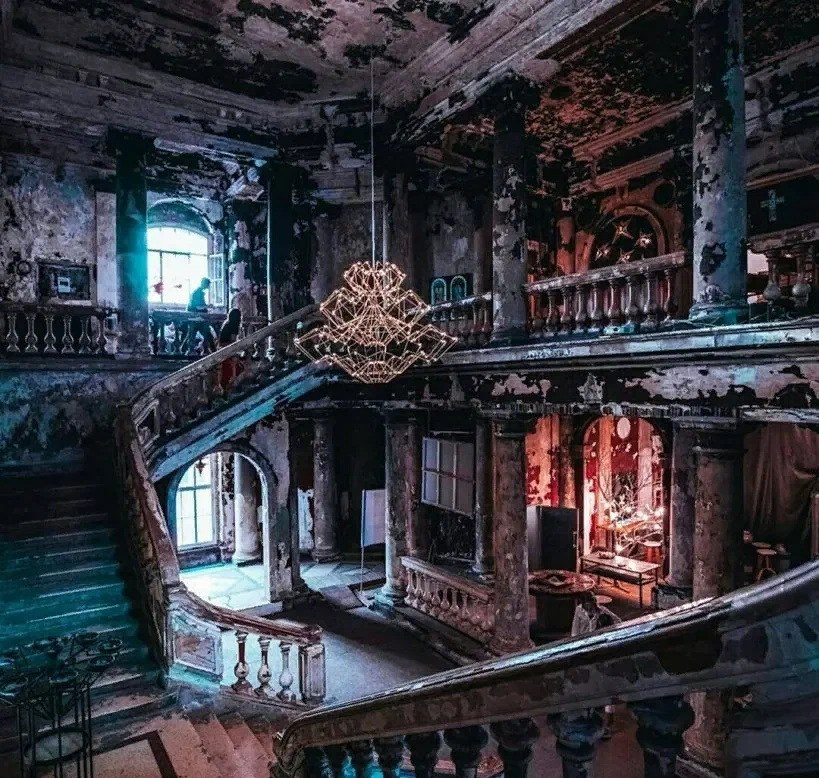 Горелая церковь в Питере. Фотограф для маркетплейсов Михаил Бове