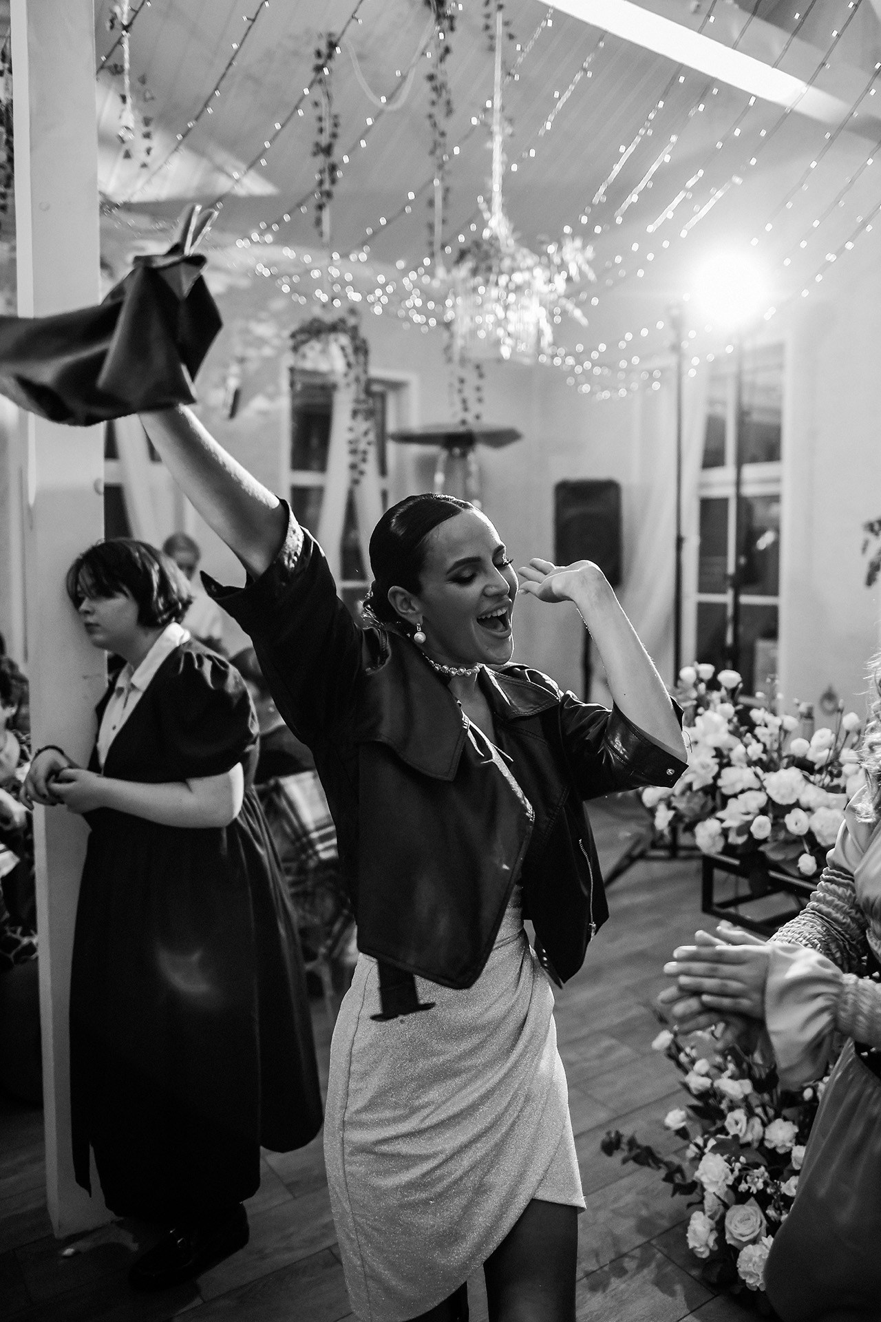 🔥 Саша и Катя — драйвовая свадебная вечеринка Красноярска в Шато white. 📸 Свадебный и семейный фотограф в Красноярске Тихомиров Евгений | 17 лет опыта | 800+ свадеб