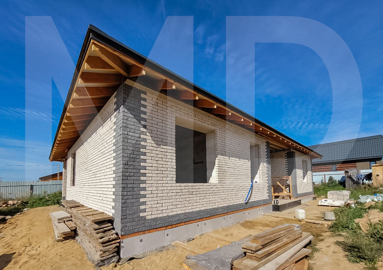 Фасад  — светлый, современный и функциональный. Облицовка кирпичом