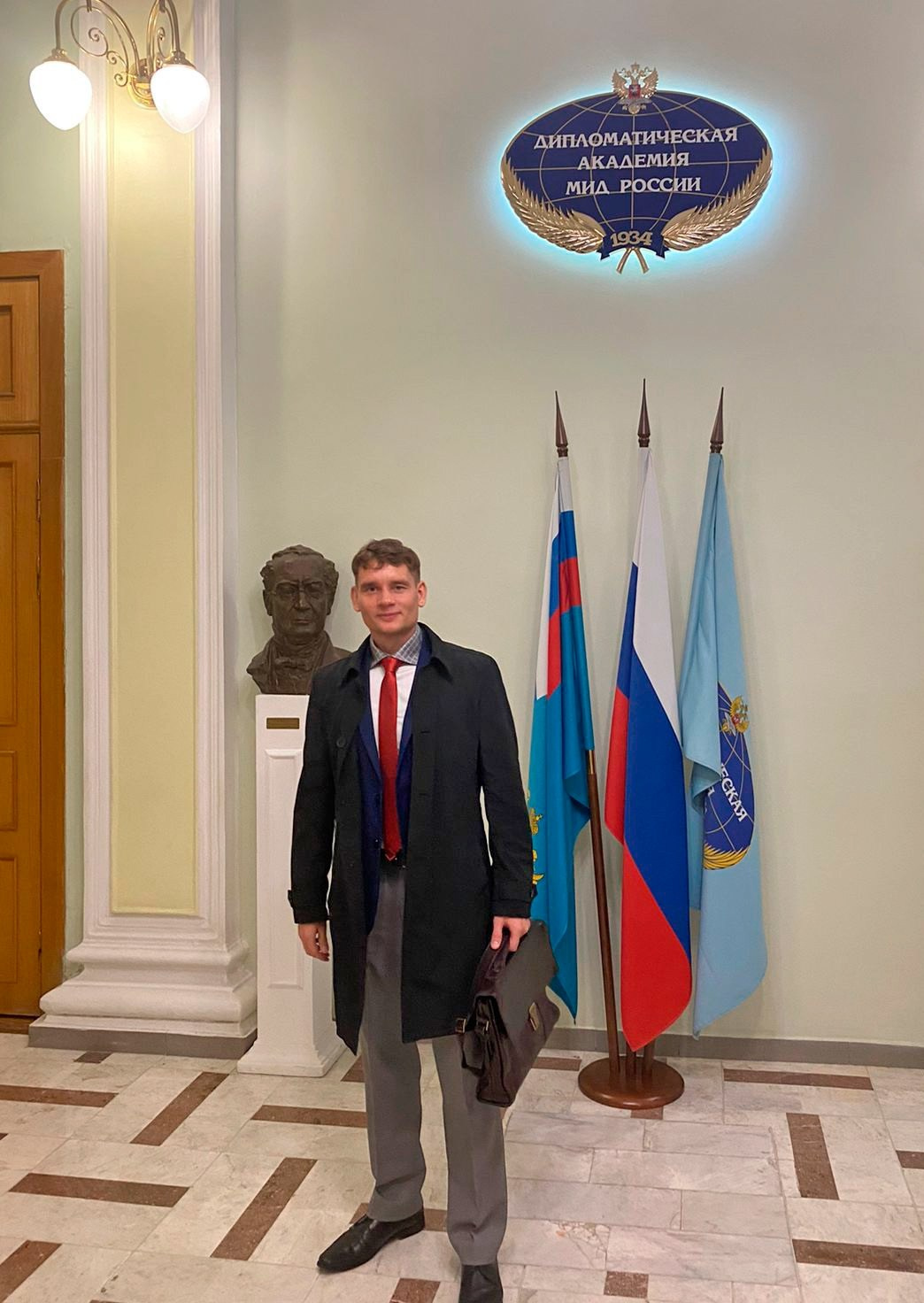 Станислав Щербаков, главный редактор журнала Солдаты России, спецкорреспондент, журналист, ВГИК, Золотой Витязь, лауреат премии союза журналистов России, режиссёр, продюсер, сценарист, актер, предприниматель, руководитель студии 365, руководитель компании Русские медиакоммуникации, Миасс, Москва 89514577151, Президентский полк. Дипломатическая академия. 