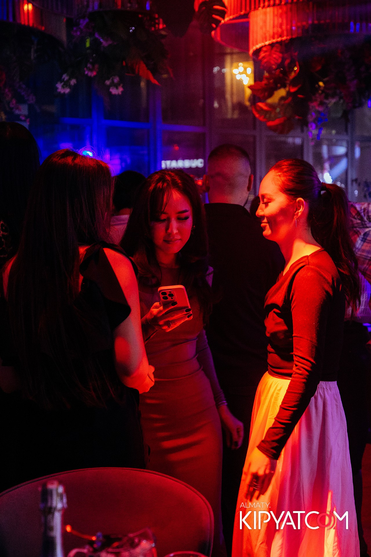 FRIENDS BAR & TERRACE. КИПЯТКОМ АЛМАТЫ! Фотосъемка мероприятий в Алматы