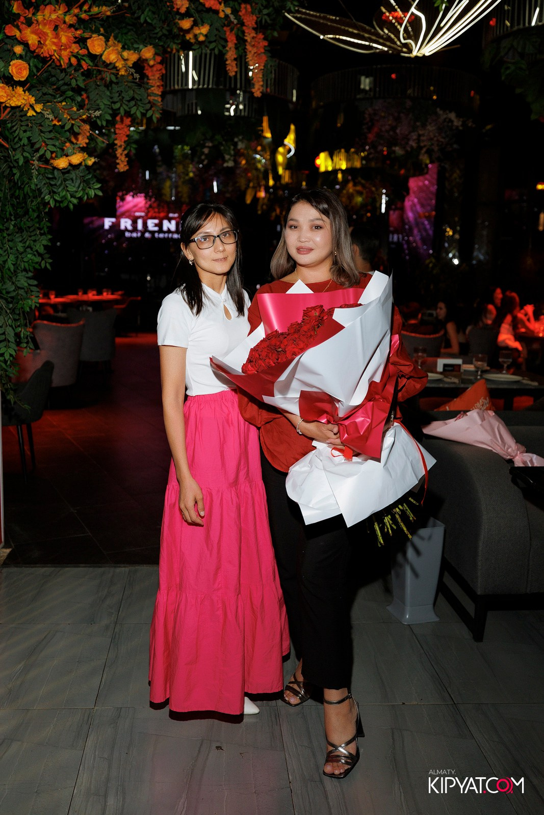 FRIENDS BAR & TERRACE. КИПЯТКОМ АЛМАТЫ! Фотосъемка мероприятий в Алматы