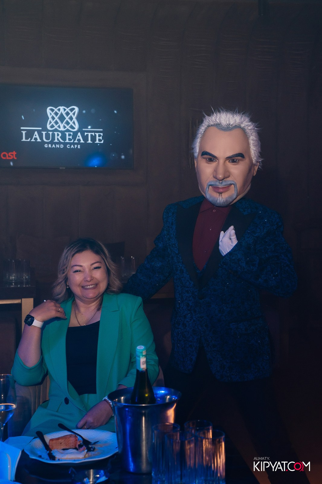 LAUREATE GRAND CAFÉ. КИПЯТКОМ АЛМАТЫ!