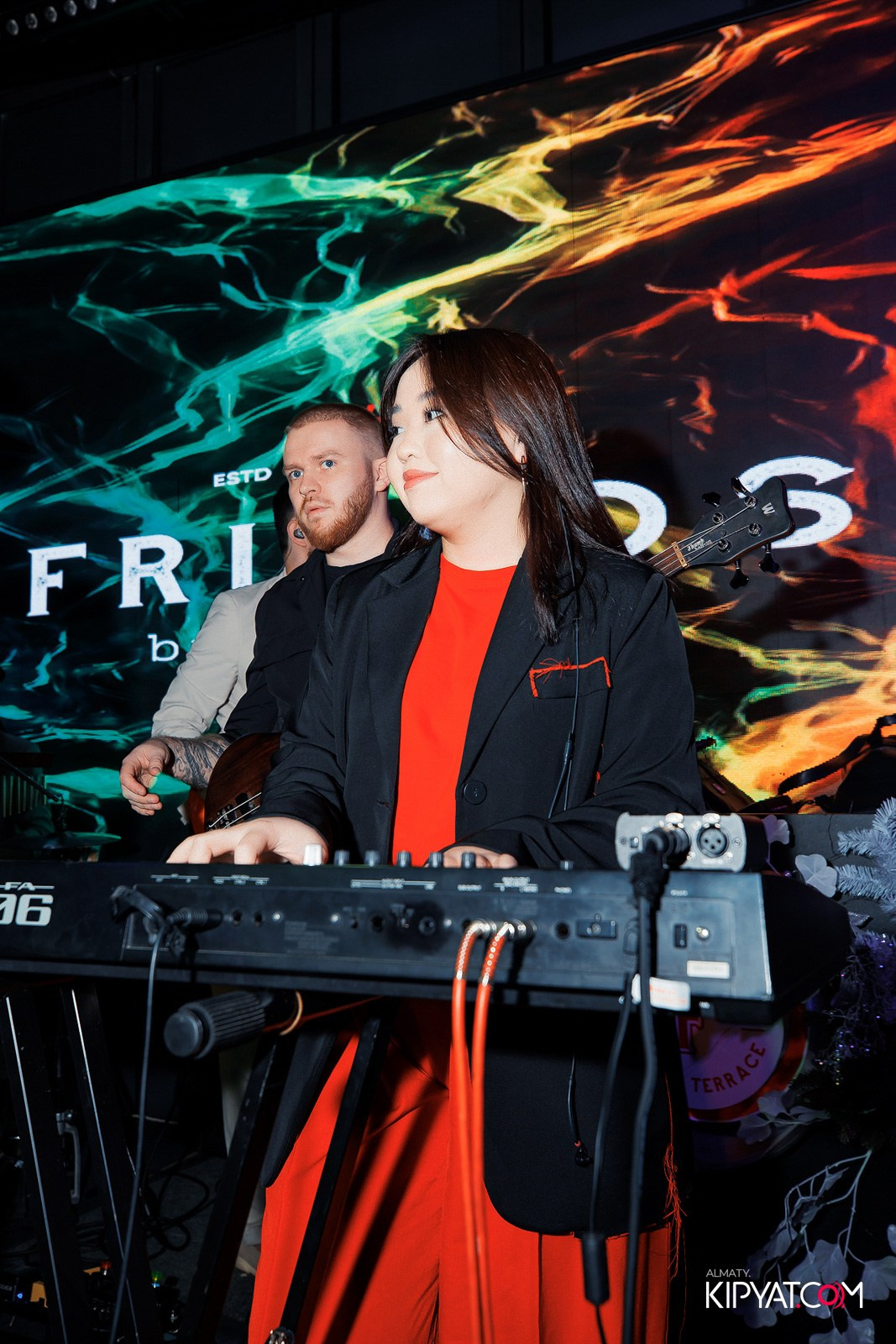 FRIENDS BAR & TERRACE. КИПЯТКОМ АЛМАТЫ!