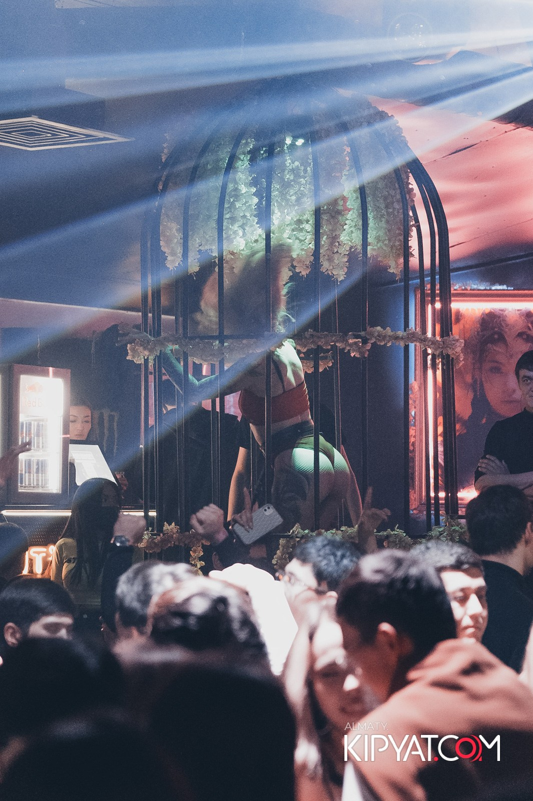 UYAT EMES BAR. КИПЯТКОМ АЛМАТЫ!