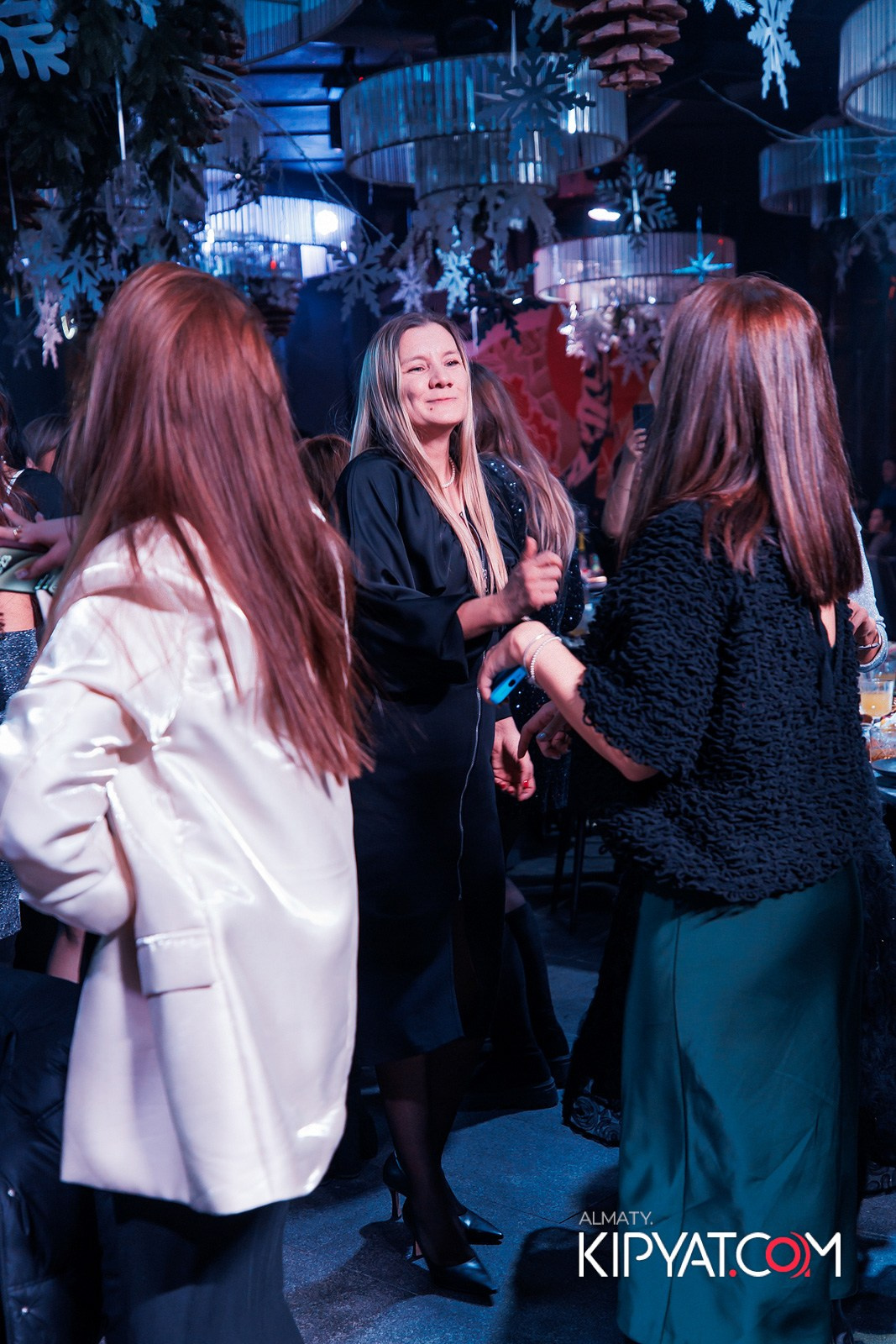 FRIENDS BAR & TERRACE. КИПЯТКОМ АЛМАТЫ!