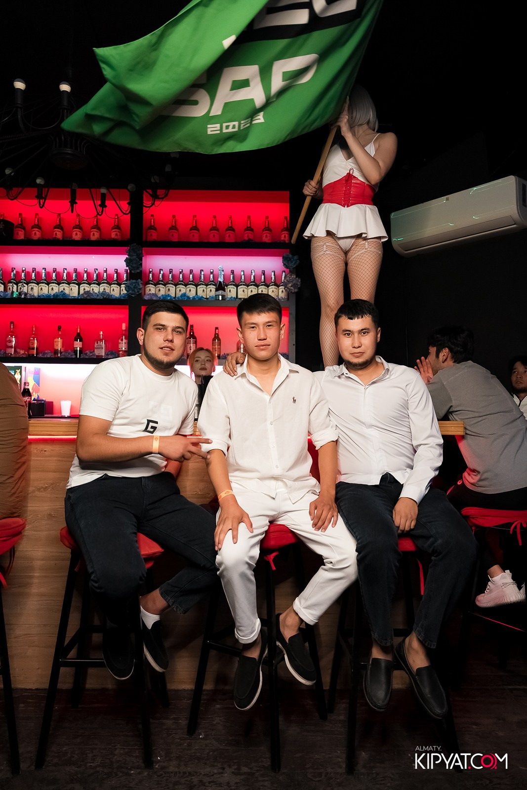 UYAT EMES BAR. КИПЯТКОМ АЛМАТЫ!