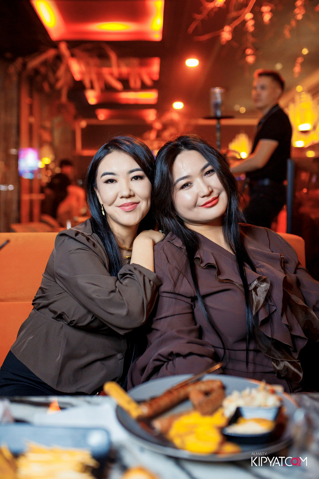 БАР ПАНАЕХАЛИ НА ДОСТЫК. КИПЯТКОМ АЛМАТЫ! Фотосъемка мероприятий в Алматы