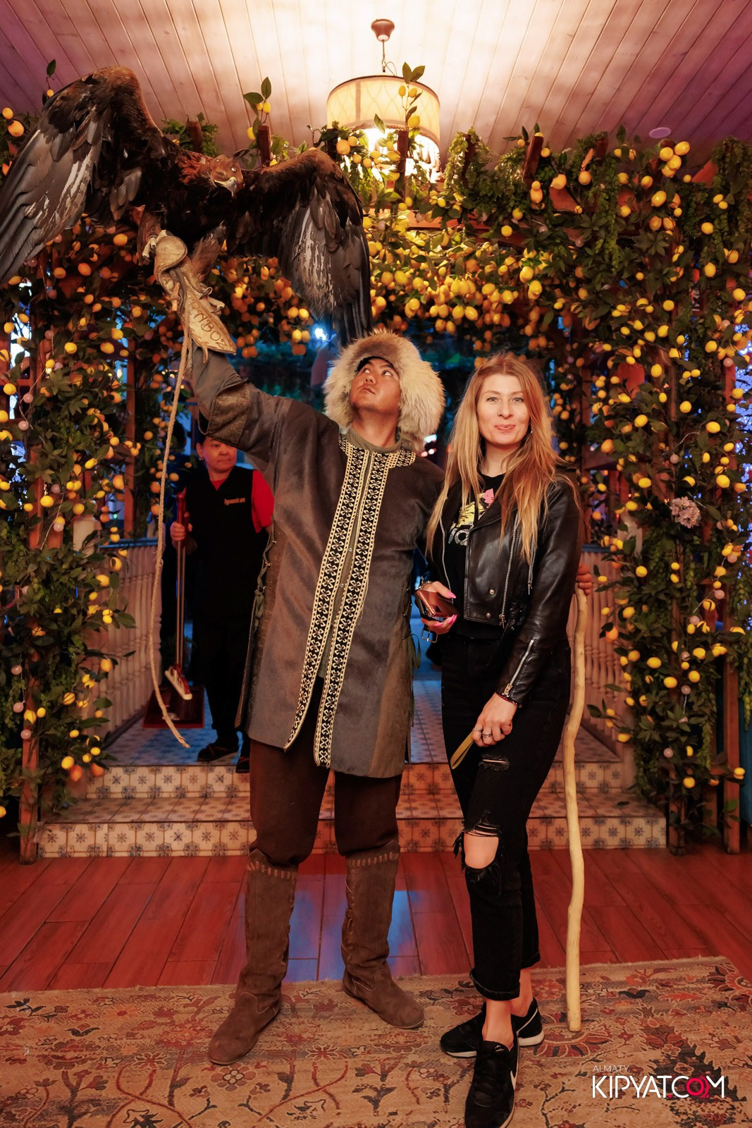 ГРУЗИНСКИЙ ДВОР НА КАБАНБАЙ БАТЫРА. КИПЯТКОМ АЛМАТЫ!