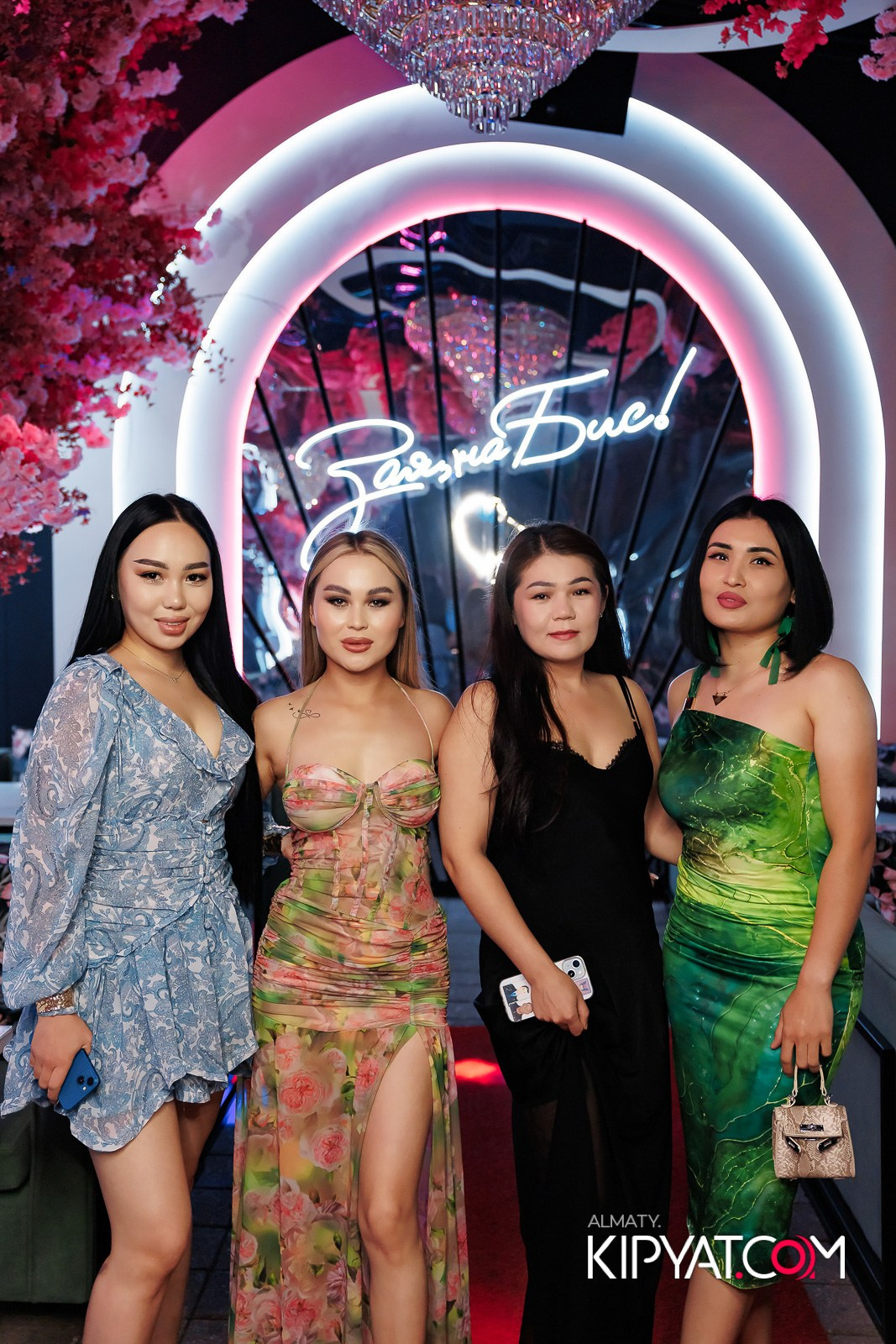 ЗАЯ, НА БИС. КИПЯТКОМ АЛМАТЫ!