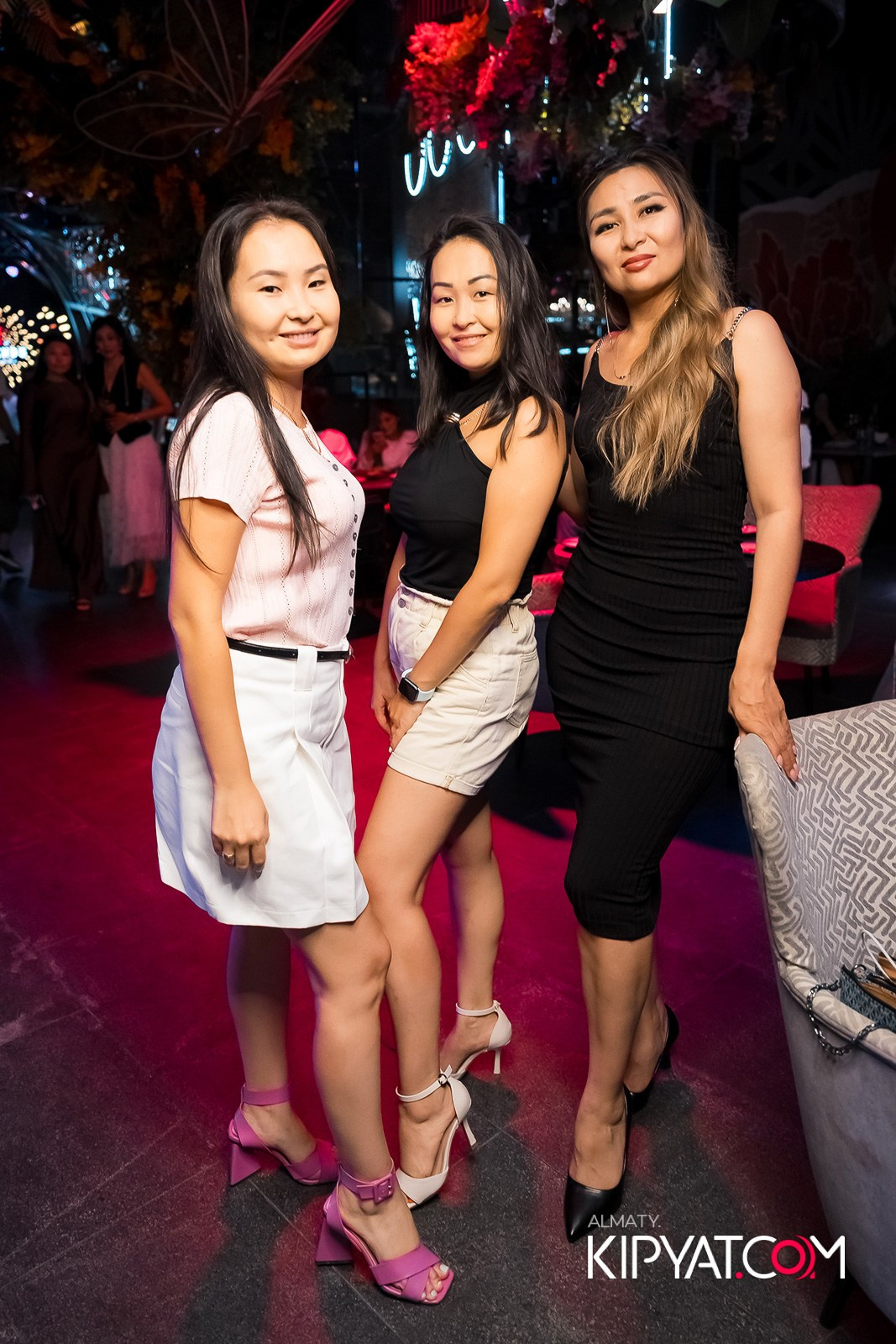 FRIENDS BAR & TERRACE. КИПЯТКОМ АЛМАТЫ!