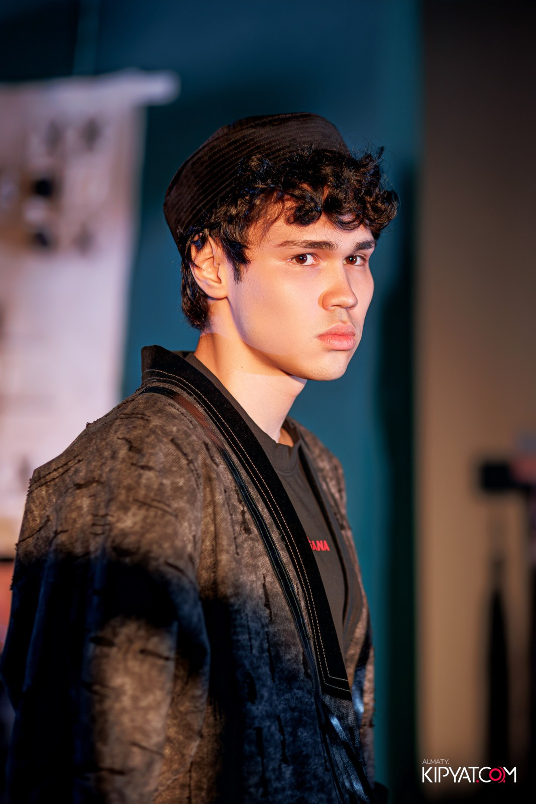 FASHION ПОКАЗ, КАЗАХСКОЙ НАЦИОНАЛЬНОЙ ОДЕЖДЫ. КИПЯТКОМ АЛМАТЫ!