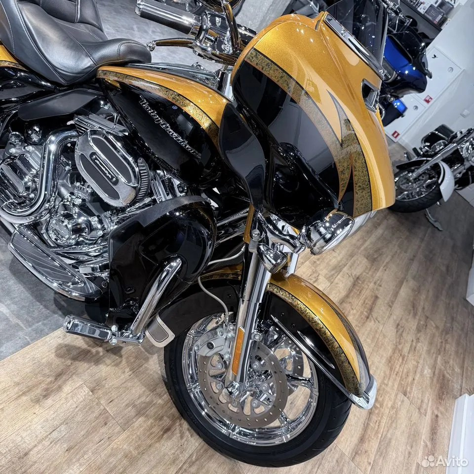 Купить Harley-Davidson CVO Limited Electra Glide 110 (Gold Rush) (Touring) — подробнее на сайте. Hello Davidson, Москва. Только хорошие мотоциклы…