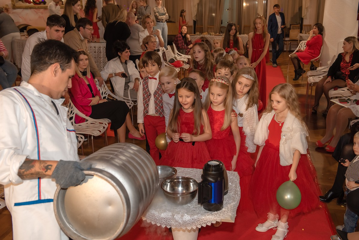 Выпускной в детской школе моделей HAPPYkids 2024. Семейный и коммерческий фотограф в Сочи Александр Бодунов