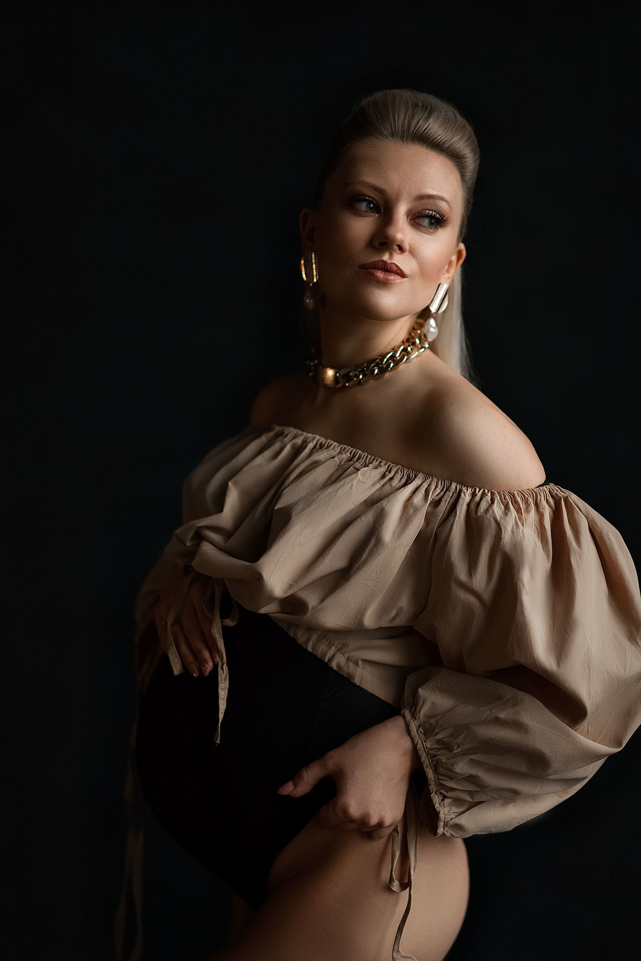 Беременность. Фотограф беременности женского портрета love story низкий ключ