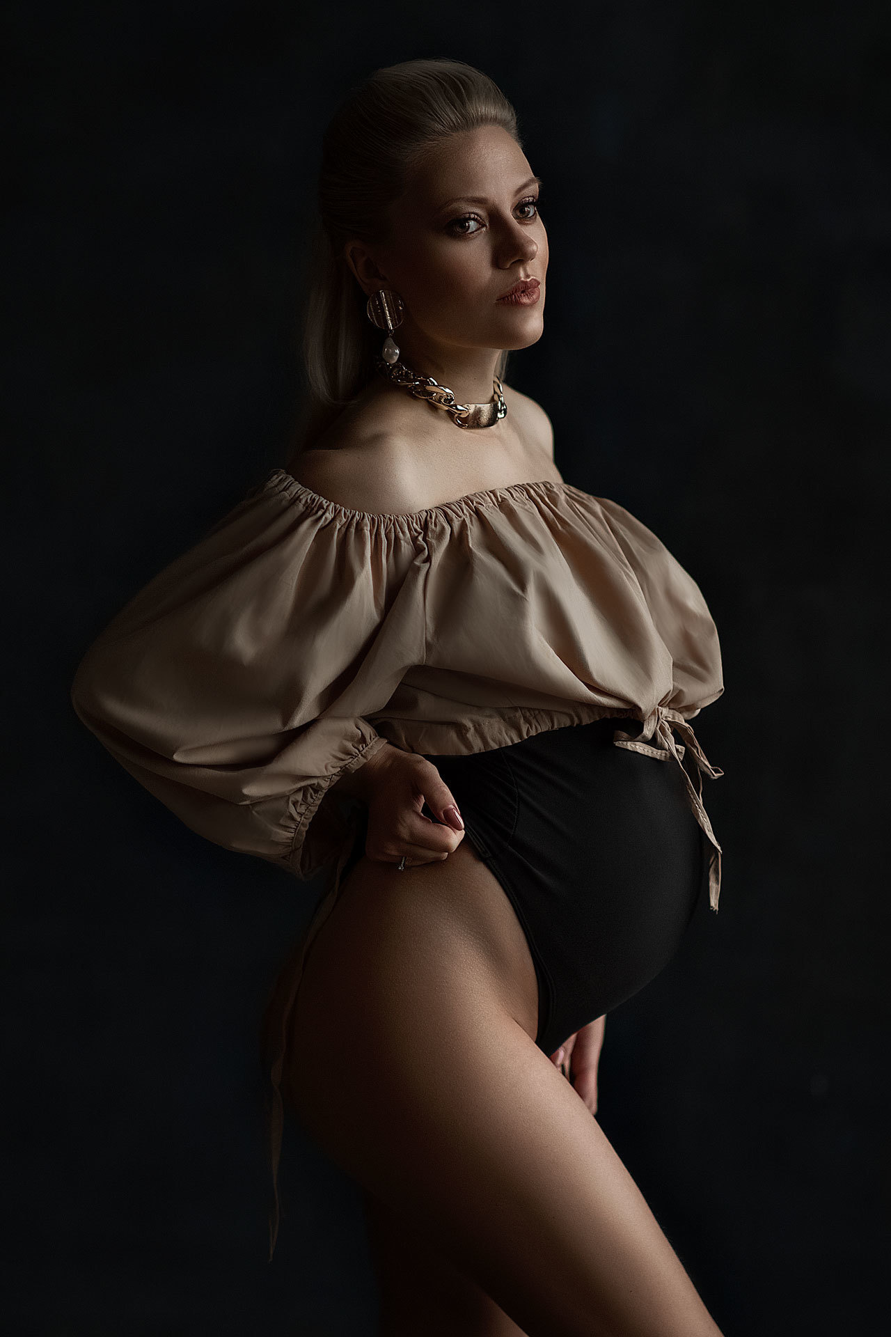 Беременность. Фотограф беременности женского портрета love story низкий ключ