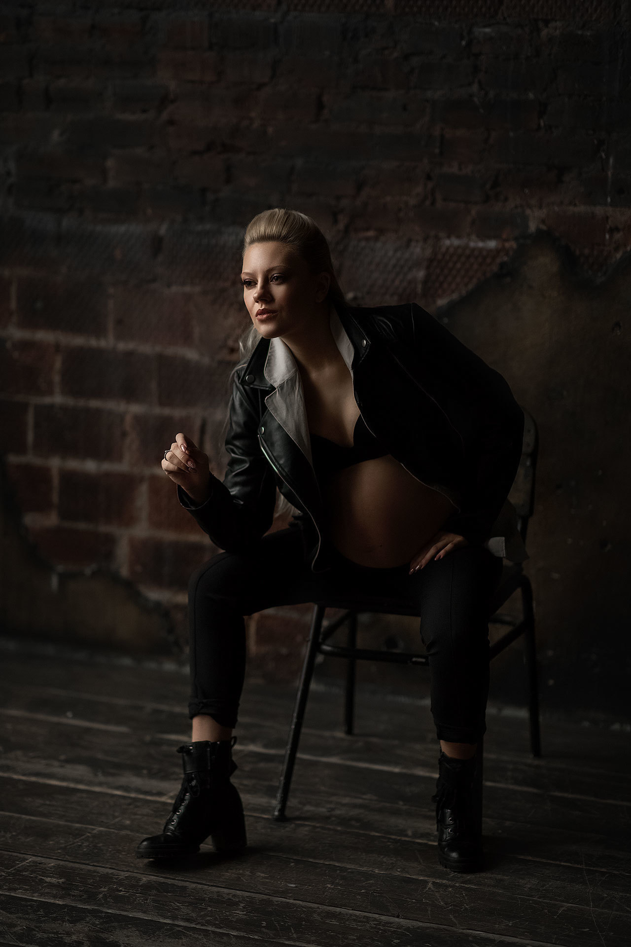 Беременность. Фотограф беременности женского портрета love story низкий ключ