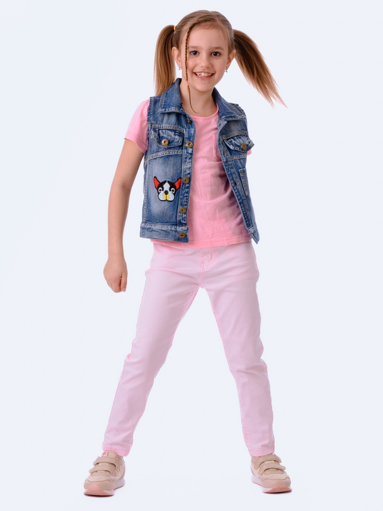 Детская фотосъемка для каталогов одежды и рекламы. Gramy-studio: фото, видео, инфографика и 3D визуализация для маркетплейсов