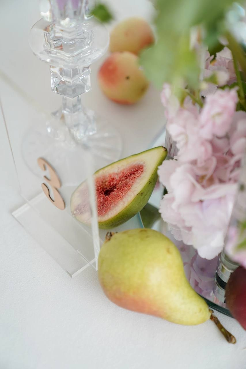 Яркий декор с использованием фруктов и овощей. Подрядчики и друзья сети свадебных площадок House for wedding