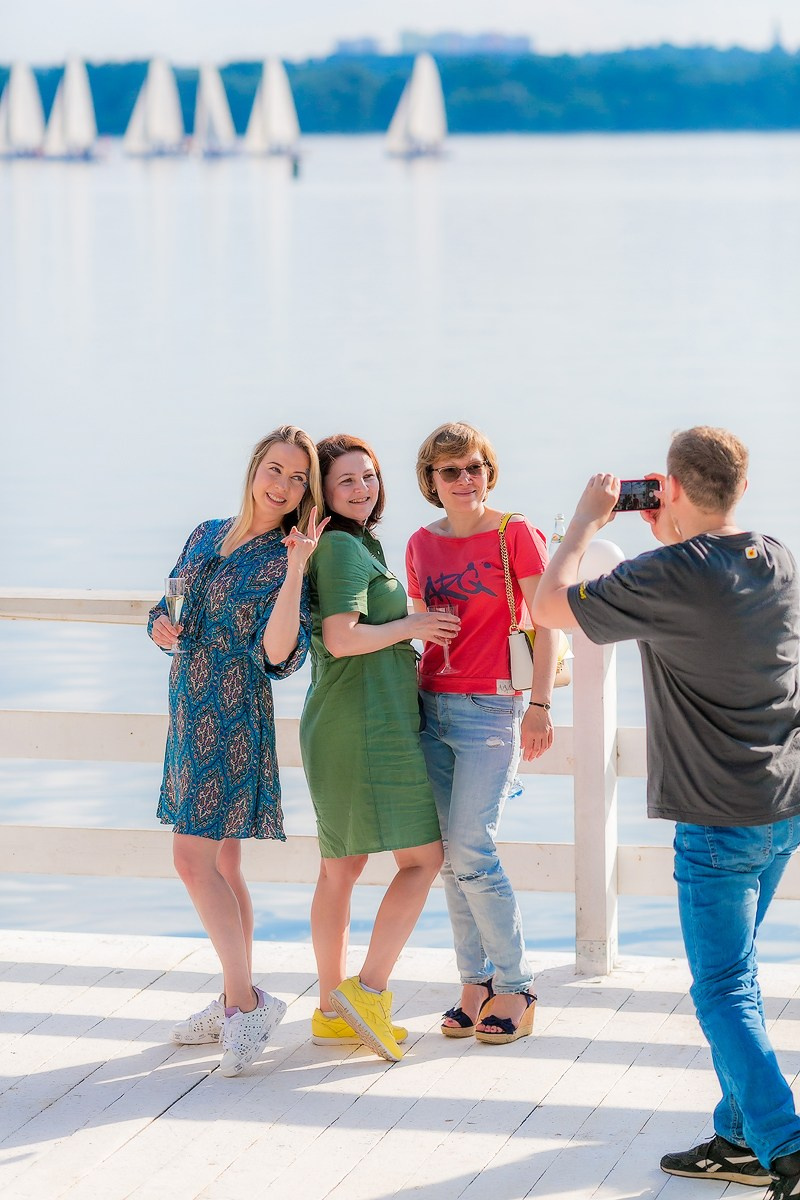 Фотосъемка корпоратива Major на берегу строгинской поймы. Репортажный фотограф Борис Геер