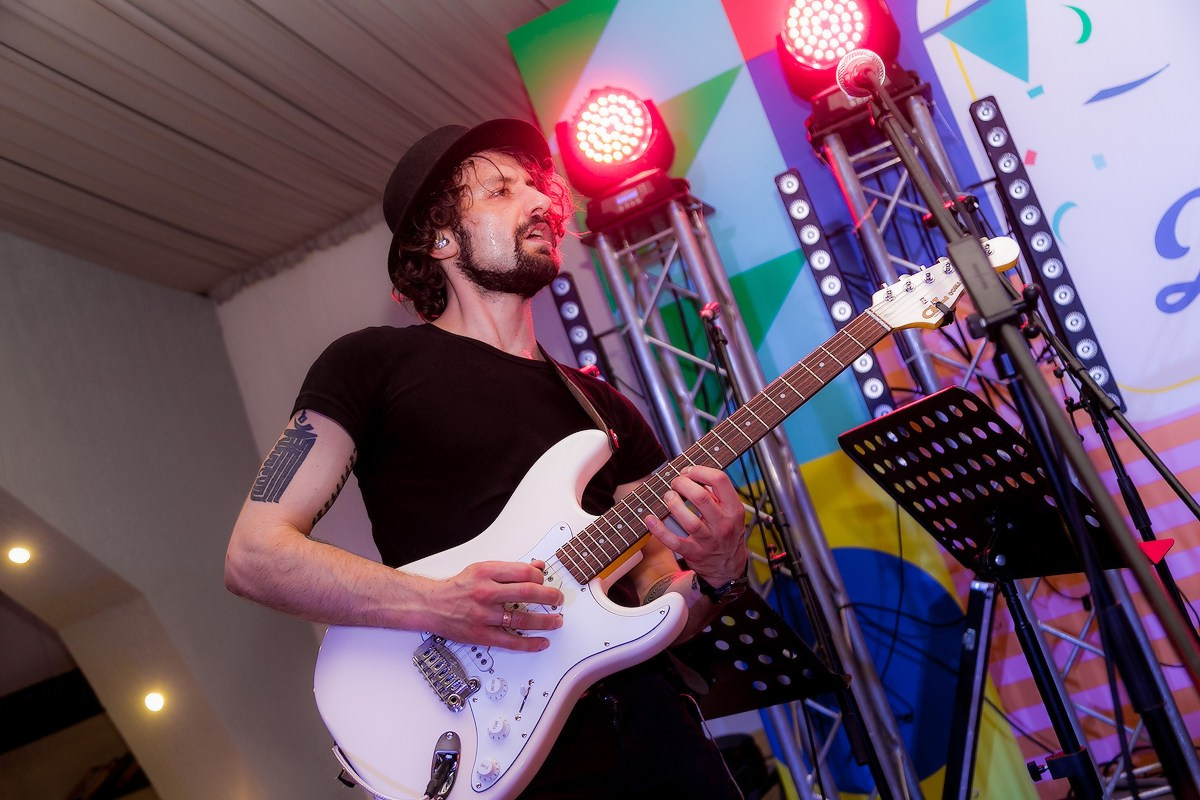 Фотосъемка корпоратива Major на берегу строгинской поймы. Репортажный фотограф Борис Геер