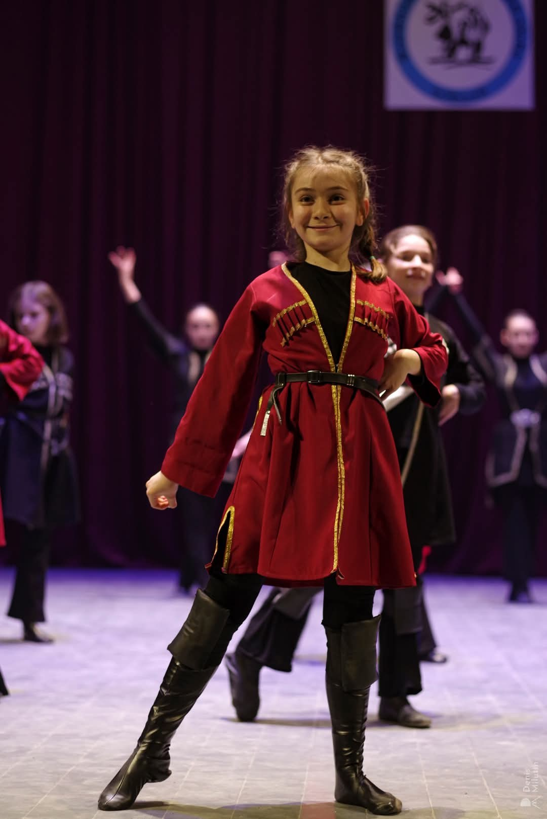 Грузинский танец. Портретный фотограф Денис Милютин