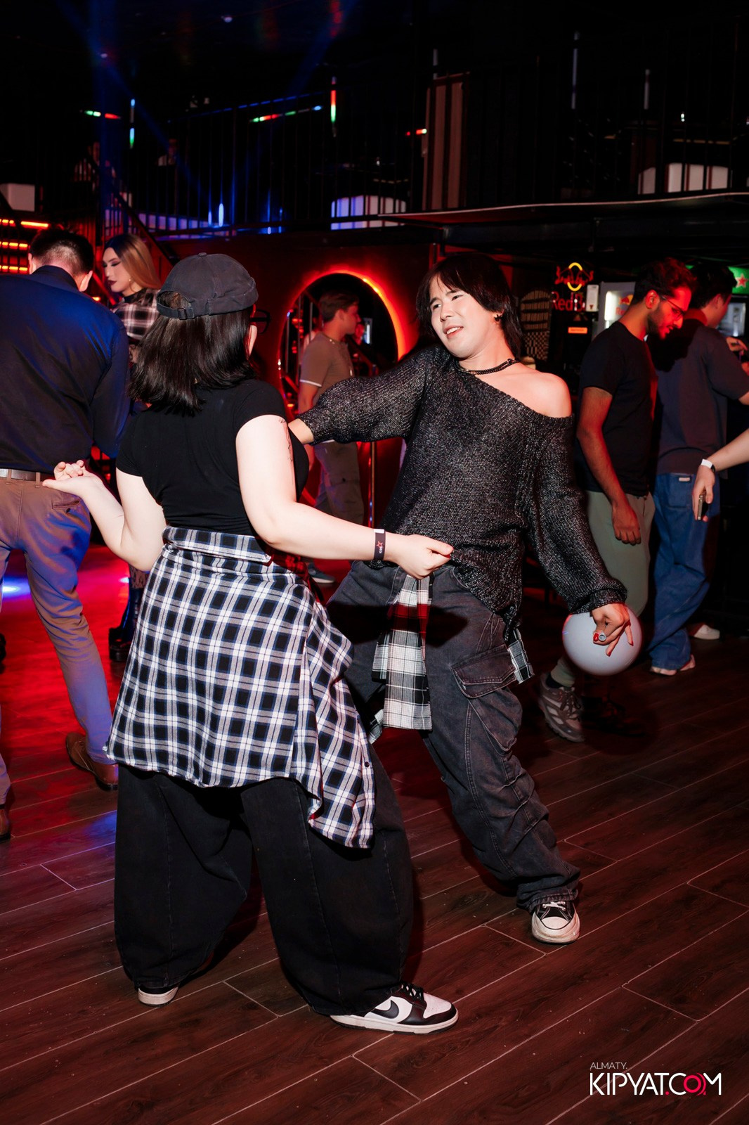 НОЧНОЙ КЛУБ ICON. КИПЯТКОМ АЛМАТЫ!