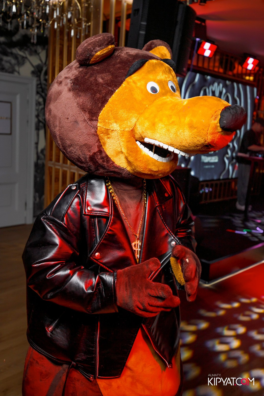 УХО И МЕДВЕДЬ НА КУРМАНГАЗЫ. КИПЯТКОМ АЛМАТЫ! Фотосъемка мероприятий в Алматы