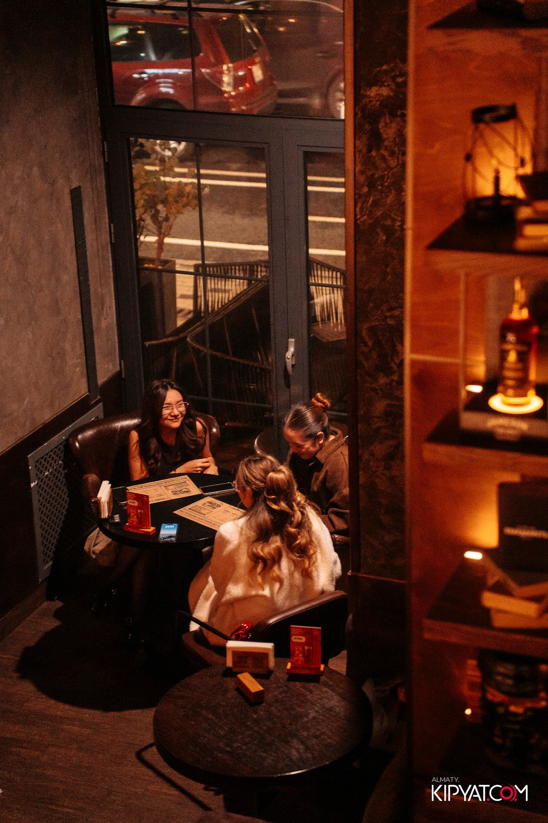 РЕСТО-БАР СКАНДАЛИСТЪ. КИПЯТКОМ АЛМАТЫ!