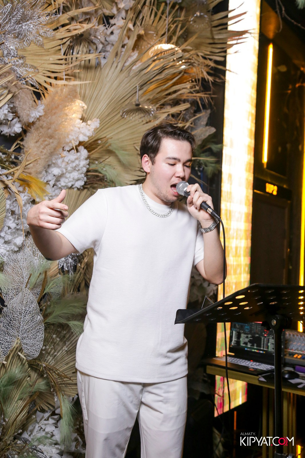 БАР ПАНАЕХАЛИ НА ДОСТЫК. КИПЯТКОМ АЛМАТЫ!